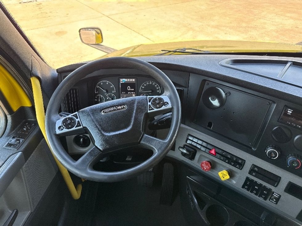 Sleeper Tractor-Heavy Duty Tractors-Freightliner-2020-T12664ST-Grand Prairie-TX-472,192\n\t\tmiles-$ 59,500 - Image 11