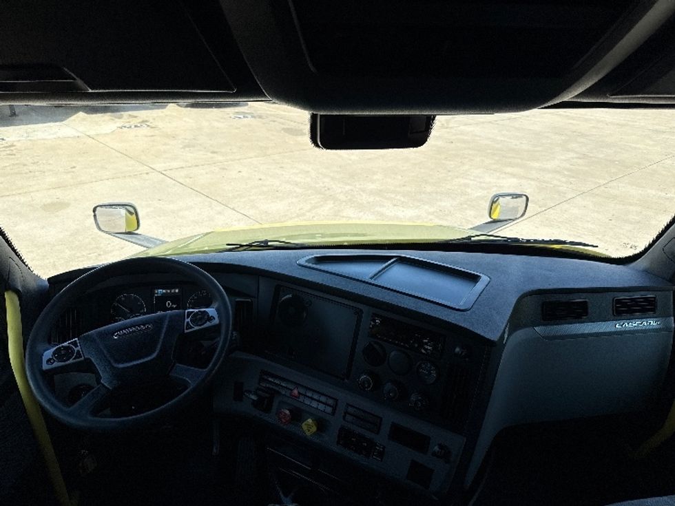 Sleeper Tractor-Heavy Duty Tractors-Freightliner-2020-T12664ST-Grand Prairie-TX-472,192\n\t\tmiles-$ 59,500 - Image 12