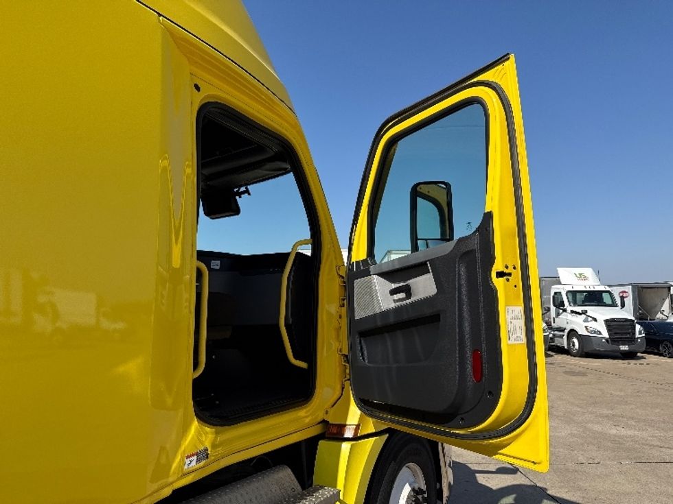 Sleeper Tractor-Heavy Duty Tractors-Freightliner-2020-T12664ST-Grand Prairie-TX-472,192\n\t\tmiles-$ 59,500 - Image 13