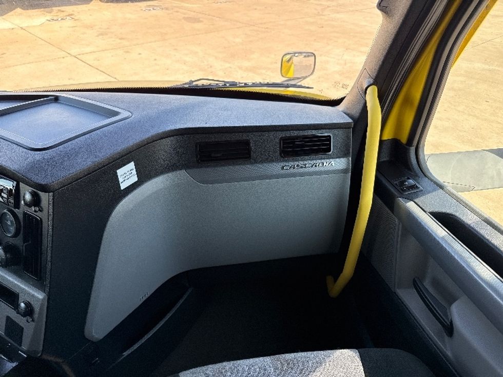 Sleeper Tractor-Heavy Duty Tractors-Freightliner-2020-T12664ST-Grand Prairie-TX-472,192\n\t\tmiles-$ 59,500 - Image 14