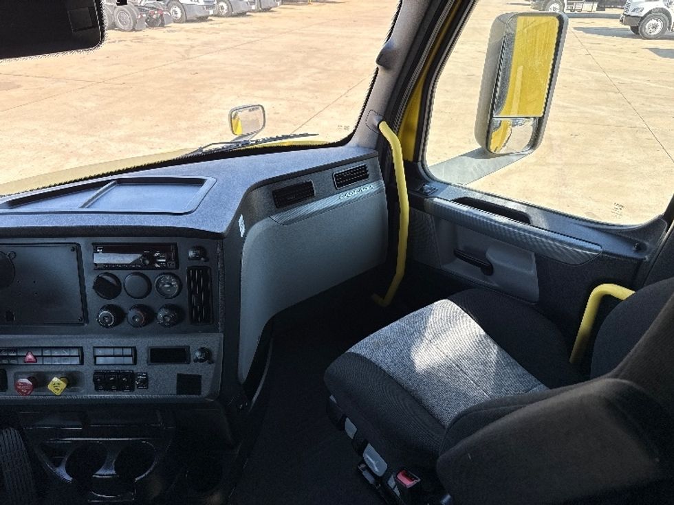 Sleeper Tractor-Heavy Duty Tractors-Freightliner-2020-T12664ST-Grand Prairie-TX-472,192\n\t\tmiles-$ 59,500 - Image 15