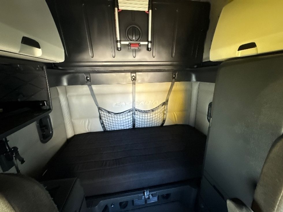 Sleeper Tractor-Heavy Duty Tractors-Freightliner-2020-T12664ST-Grand Prairie-TX-472,192\n\t\tmiles-$ 59,500 - Image 16