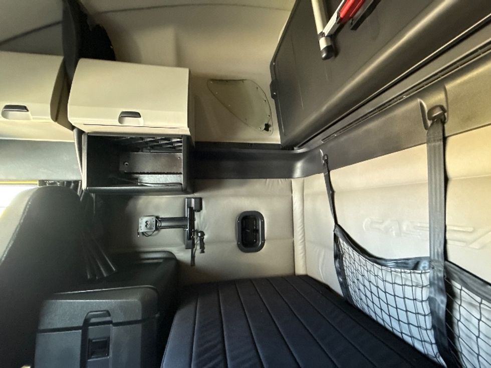 Sleeper Tractor-Heavy Duty Tractors-Freightliner-2020-T12664ST-Grand Prairie-TX-472,192\n\t\tmiles-$ 59,500 - Image 19