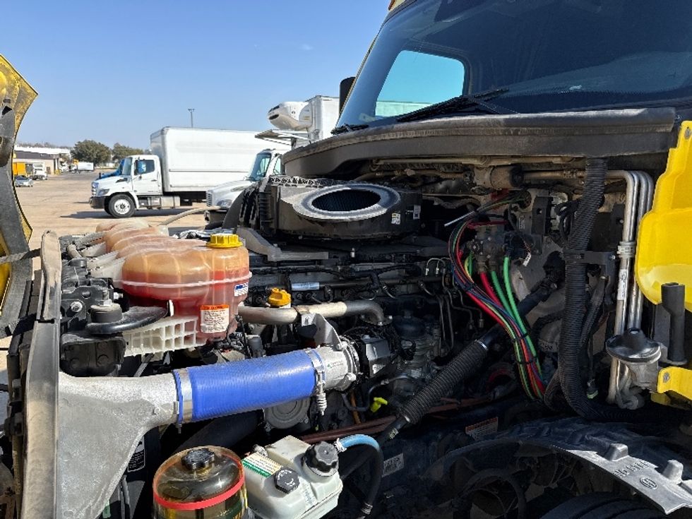 Sleeper Tractor-Heavy Duty Tractors-Freightliner-2020-T12664ST-Grand Prairie-TX-472,192\n\t\tmiles-$ 59,500 - Image 21