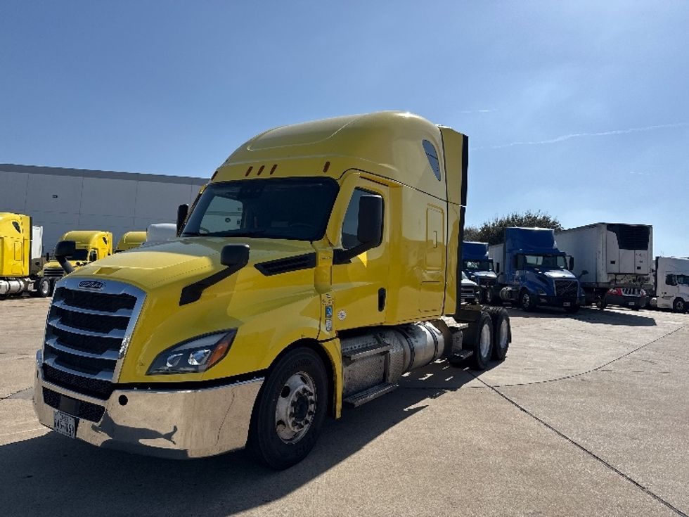 Sleeper Tractor-Heavy Duty Tractors-Freightliner-2020-T12664ST-Grand Prairie-TX-472,192\n\t\tmiles-$ 59,500 - Image 3