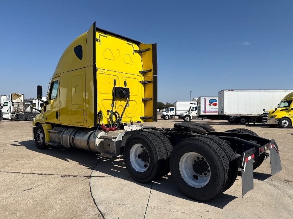 Sleeper Tractor-Heavy Duty Tractors-Freightliner-2020-T12664ST-Grand Prairie-TX-472,192\n\t\tmiles-$ 59,500 - Image 5