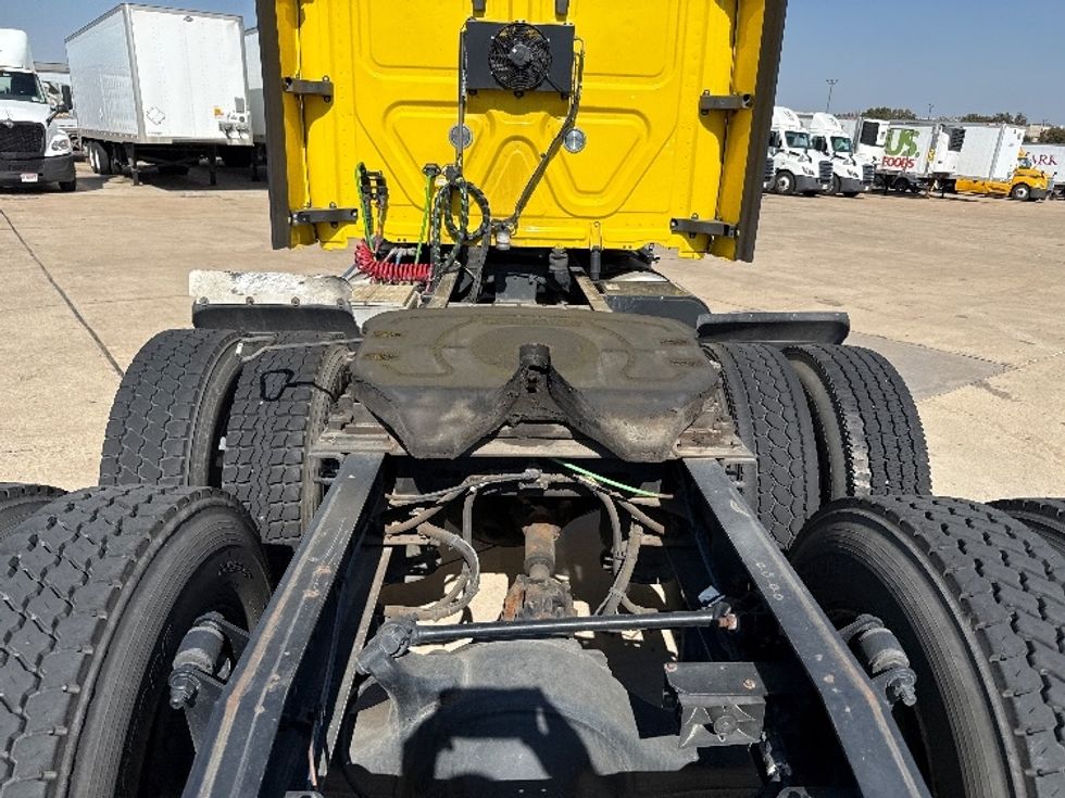 Sleeper Tractor-Heavy Duty Tractors-Freightliner-2020-T12664ST-Grand Prairie-TX-472,192\n\t\tmiles-$ 59,500 - Image 6