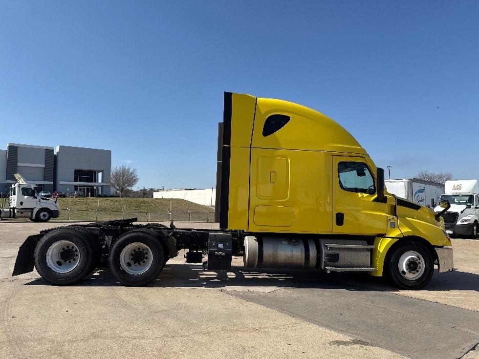 Sleeper Tractor-Heavy Duty Tractors-Freightliner-2020-T12664ST-Grand Prairie-TX-472,192\n\t\tmiles-$ 59,500 - Image 8