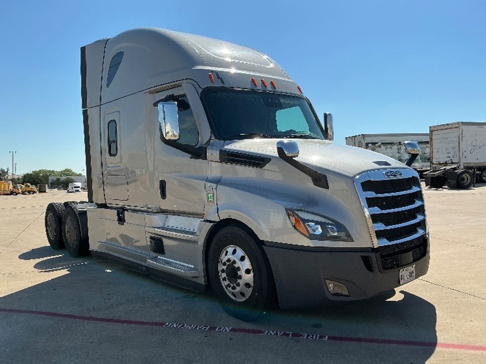 Sleeper Tractor-Heavy Duty Tractors-Freightliner-2020-T12664ST-Grand Prairie-TX-531,164\n\t\tmiles-$ 71,250 - Image 1