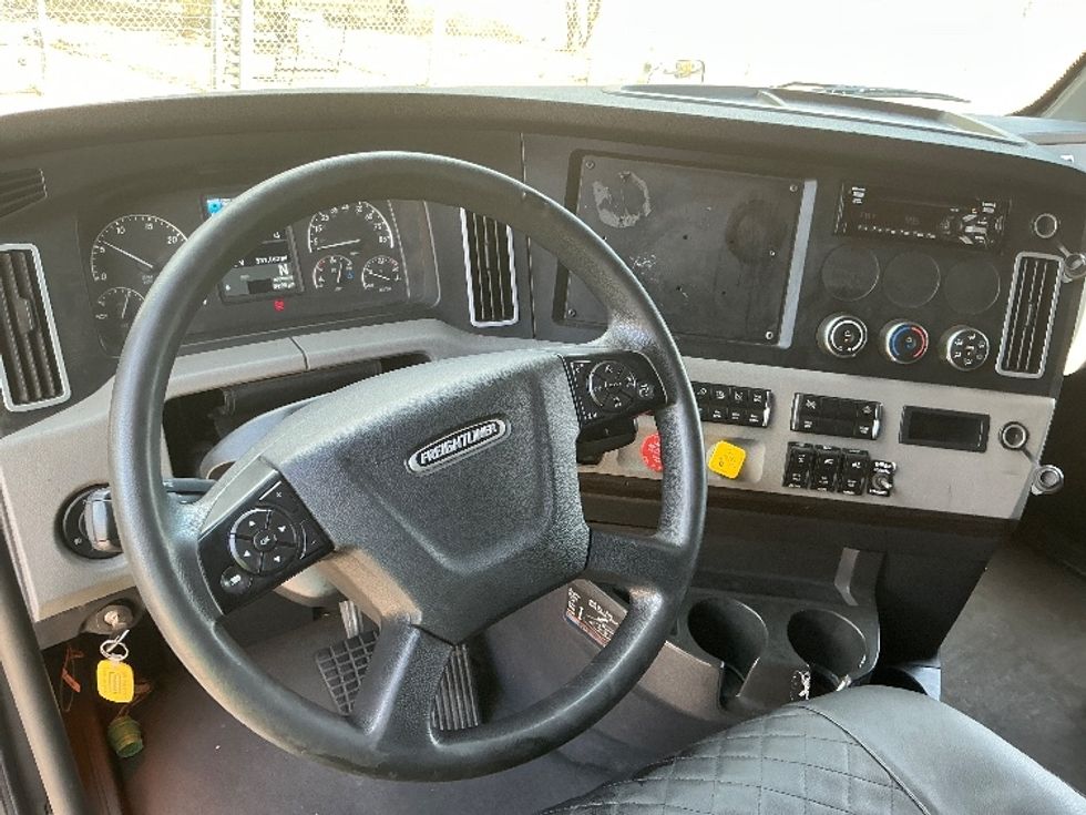 Sleeper Tractor-Heavy Duty Tractors-Freightliner-2020-T12664ST-Grand Prairie-TX-531,164\n\t\tmiles-$ 71,250 - Image 11