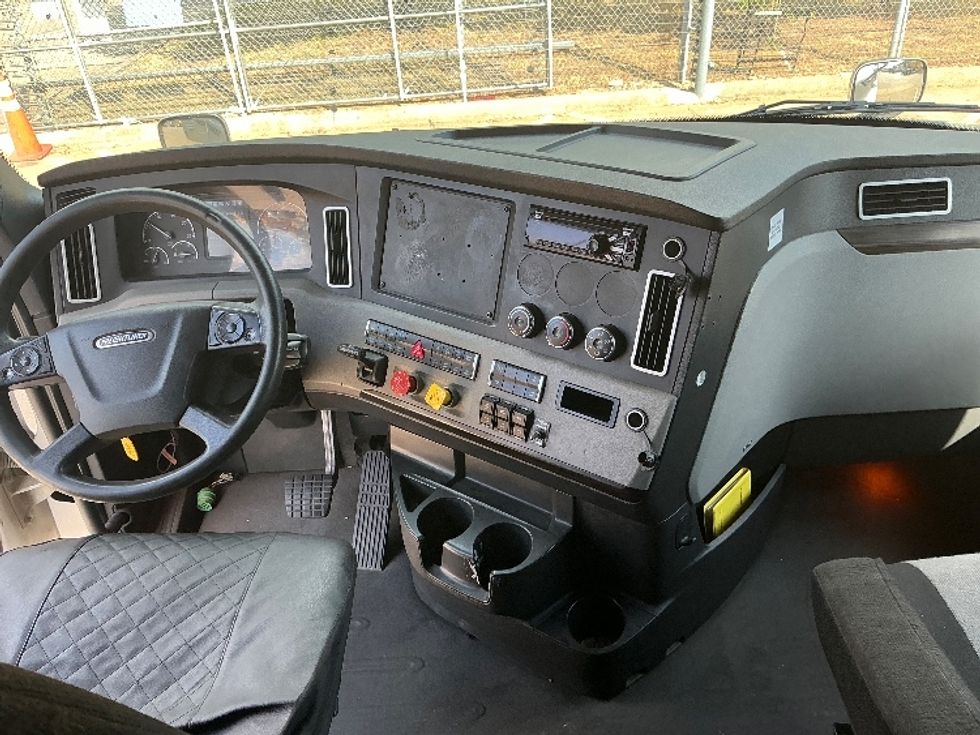 Sleeper Tractor-Heavy Duty Tractors-Freightliner-2020-T12664ST-Grand Prairie-TX-531,164\n\t\tmiles-$ 71,250 - Image 12
