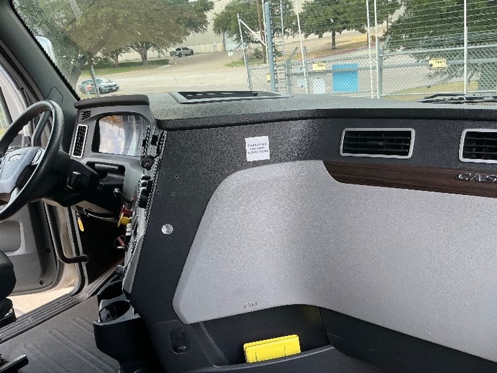Sleeper Tractor-Heavy Duty Tractors-Freightliner-2020-T12664ST-Grand Prairie-TX-531,164\n\t\tmiles-$ 71,250 - Image 15