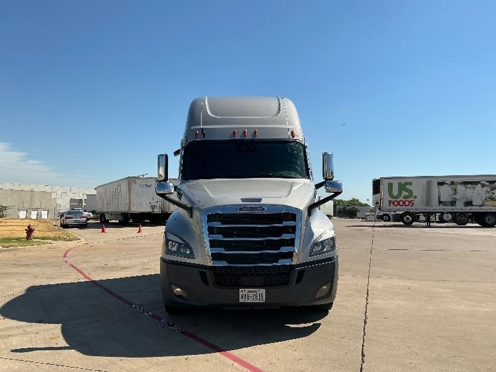 Sleeper Tractor-Heavy Duty Tractors-Freightliner-2020-T12664ST-Grand Prairie-TX-531,164\n\t\tmiles-$ 71,250 - Image 2