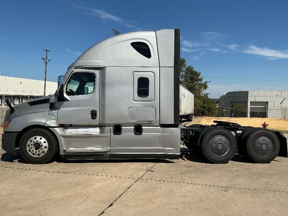 Sleeper Tractor-Heavy Duty Tractors-Freightliner-2020-T12664ST-Grand Prairie-TX-531,164\n\t\tmiles-$ 71,250 - Image 4