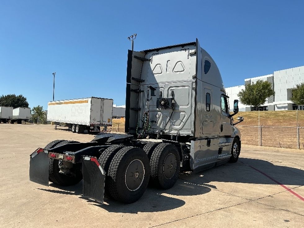 Sleeper Tractor-Heavy Duty Tractors-Freightliner-2020-T12664ST-Grand Prairie-TX-531,164\n\t\tmiles-$ 71,250 - Image 7