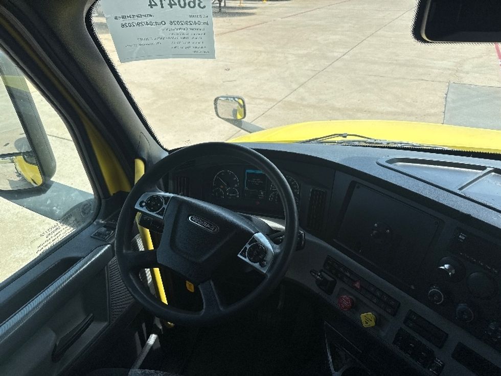 Sleeper Tractor-Heavy Duty Tractors-Freightliner-2020-T12664ST-Grand Prairie-TX-584,044\n\t\tmiles-$ 57,500 - Image 11