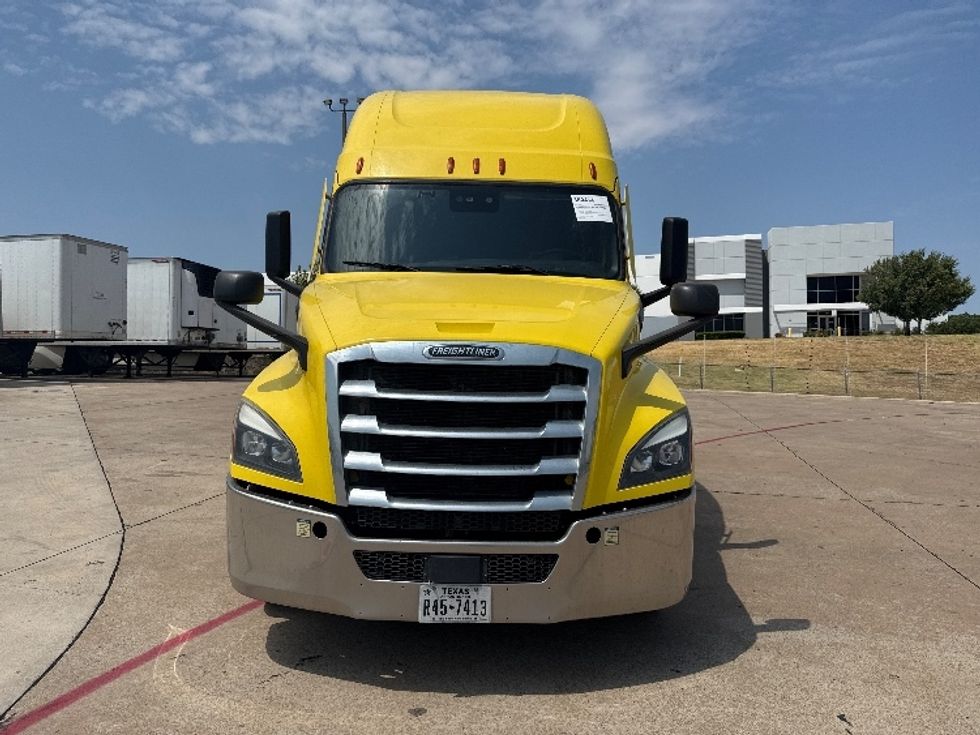 Sleeper Tractor-Heavy Duty Tractors-Freightliner-2020-T12664ST-Grand Prairie-TX-584,044\n\t\tmiles-$ 57,500 - Image 2