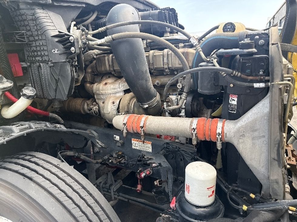 Sleeper Tractor-Heavy Duty Tractors-Freightliner-2020-T12664ST-Grand Prairie-TX-584,044\n\t\tmiles-$ 57,500 - Image 20