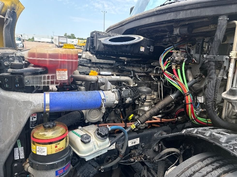 Sleeper Tractor-Heavy Duty Tractors-Freightliner-2020-T12664ST-Grand Prairie-TX-584,044\n\t\tmiles-$ 57,500 - Image 21