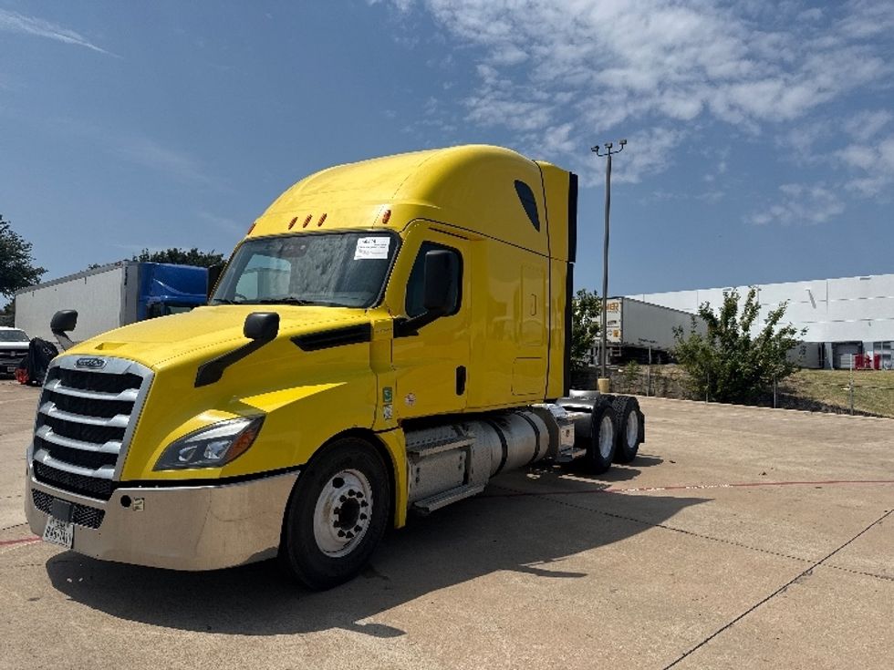 Sleeper Tractor-Heavy Duty Tractors-Freightliner-2020-T12664ST-Grand Prairie-TX-584,044\n\t\tmiles-$ 57,500 - Image 3
