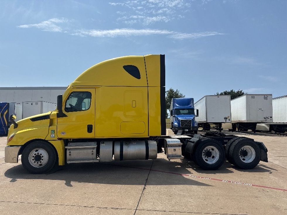 Sleeper Tractor-Heavy Duty Tractors-Freightliner-2020-T12664ST-Grand Prairie-TX-584,044\n\t\tmiles-$ 57,500 - Image 4