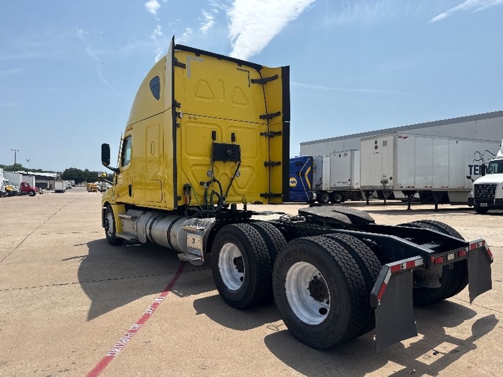 Sleeper Tractor-Heavy Duty Tractors-Freightliner-2020-T12664ST-Grand Prairie-TX-584,044\n\t\tmiles-$ 57,500 - Image 5