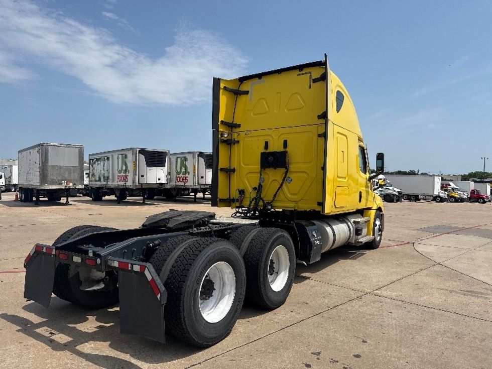 Sleeper Tractor-Heavy Duty Tractors-Freightliner-2020-T12664ST-Grand Prairie-TX-584,044\n\t\tmiles-$ 57,500 - Image 7