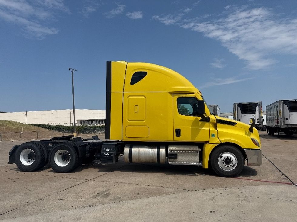 Sleeper Tractor-Heavy Duty Tractors-Freightliner-2020-T12664ST-Grand Prairie-TX-584,044\n\t\tmiles-$ 57,500 - Image 8