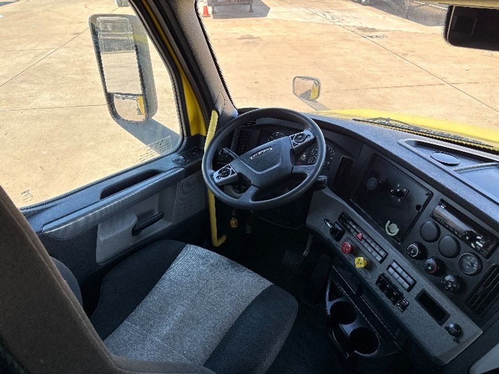 Sleeper Tractor-Heavy Duty Tractors-Freightliner-2020-T12664ST-Grand Prairie-TX-591,002\n\t\tmiles-$ 50,250 - Image 10