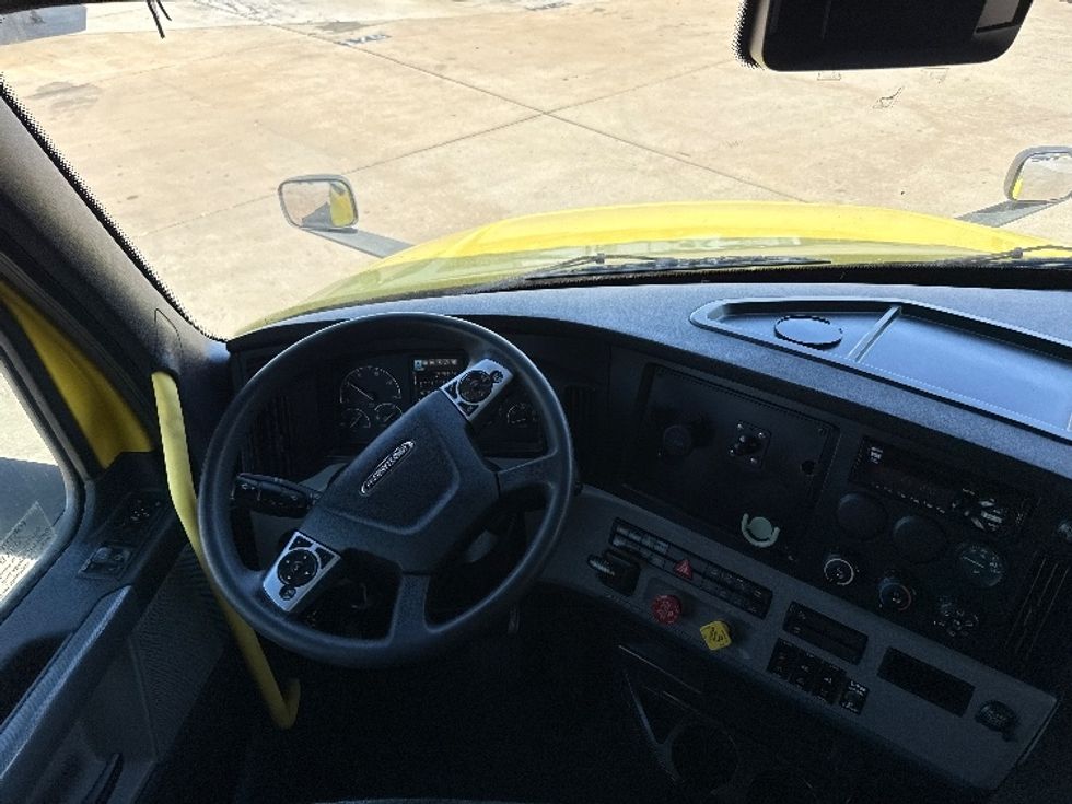 Sleeper Tractor-Heavy Duty Tractors-Freightliner-2020-T12664ST-Grand Prairie-TX-591,002\n\t\tmiles-$ 50,250 - Image 11