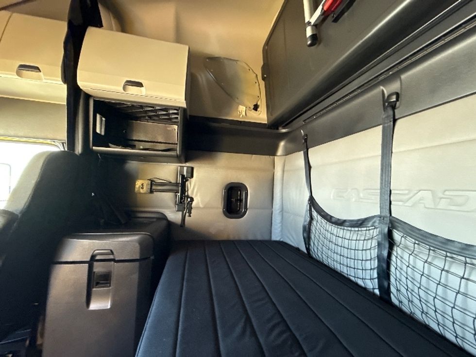 Sleeper Tractor-Heavy Duty Tractors-Freightliner-2020-T12664ST-Grand Prairie-TX-591,002\n\t\tmiles-$ 50,250 - Image 19