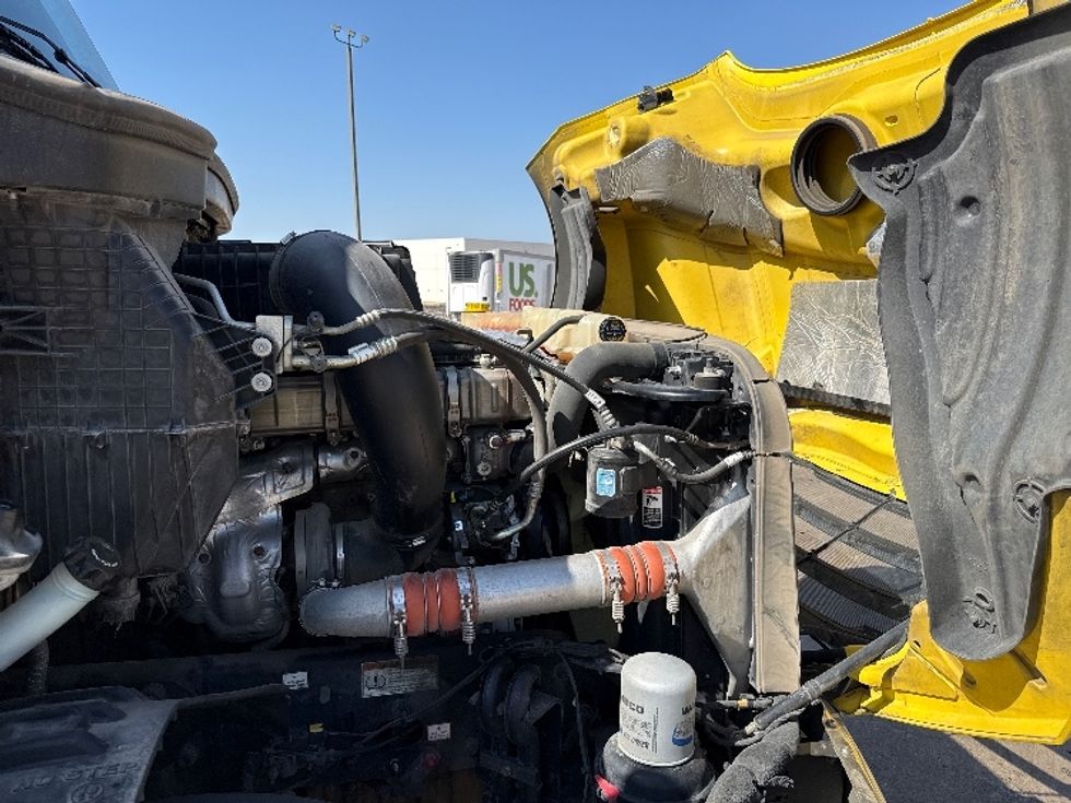 Sleeper Tractor-Heavy Duty Tractors-Freightliner-2020-T12664ST-Grand Prairie-TX-591,002\n\t\tmiles-$ 50,250 - Image 20