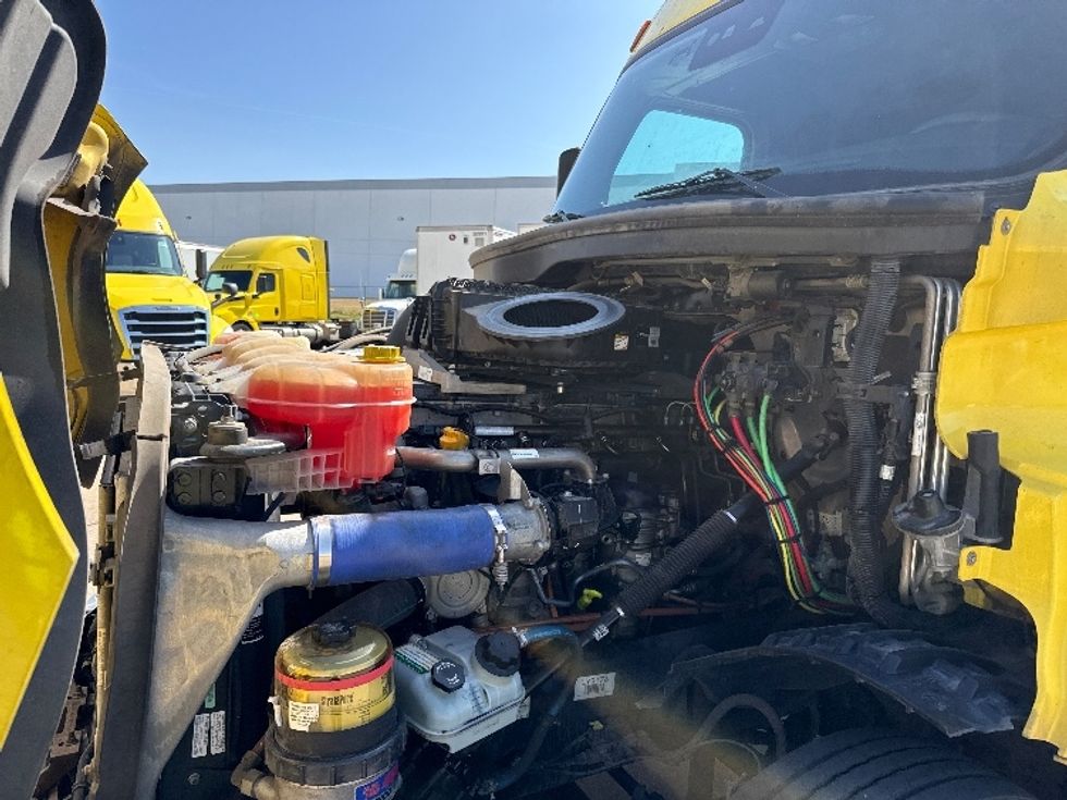 Sleeper Tractor-Heavy Duty Tractors-Freightliner-2020-T12664ST-Grand Prairie-TX-591,002\n\t\tmiles-$ 50,250 - Image 21