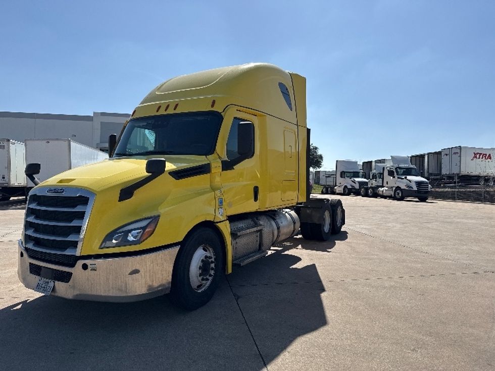 Sleeper Tractor-Heavy Duty Tractors-Freightliner-2020-T12664ST-Grand Prairie-TX-591,002\n\t\tmiles-$ 50,250 - Image 3