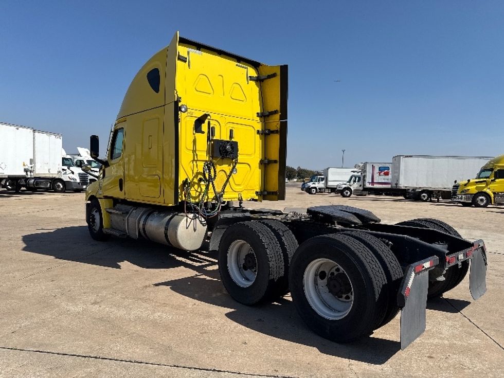 Sleeper Tractor-Heavy Duty Tractors-Freightliner-2020-T12664ST-Grand Prairie-TX-591,002\n\t\tmiles-$ 50,250 - Image 5