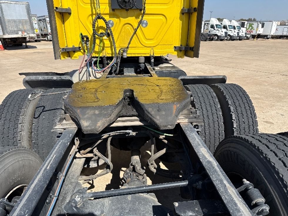 Sleeper Tractor-Heavy Duty Tractors-Freightliner-2020-T12664ST-Grand Prairie-TX-591,002\n\t\tmiles-$ 50,250 - Image 6