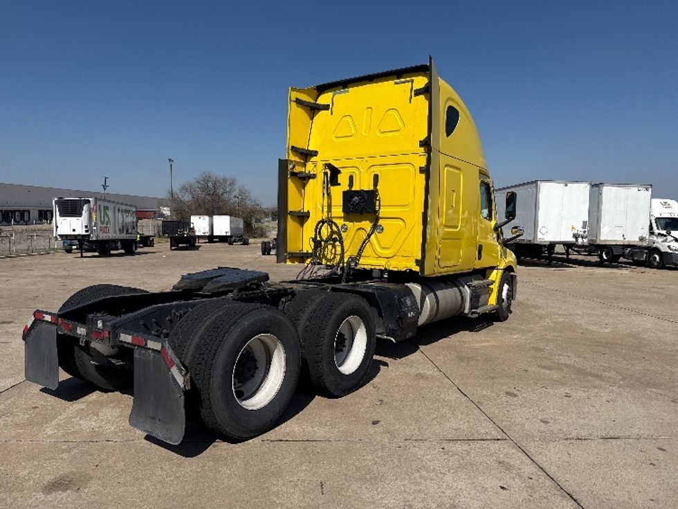 Sleeper Tractor-Heavy Duty Tractors-Freightliner-2020-T12664ST-Grand Prairie-TX-591,002\n\t\tmiles-$ 50,250 - Image 7