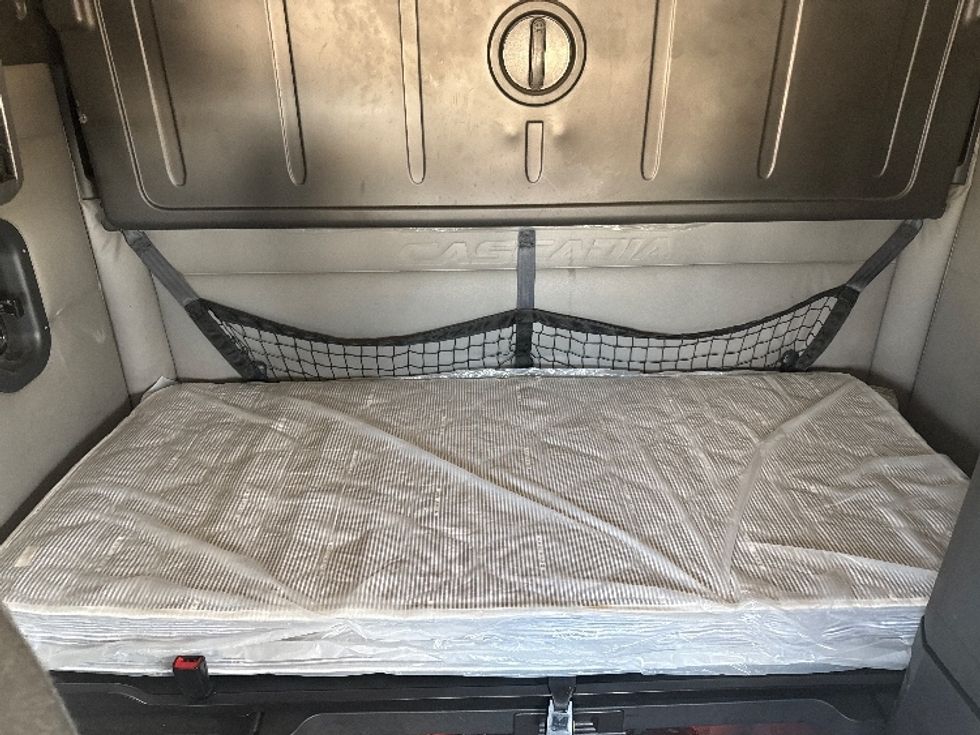 Sleeper Tractor-Heavy Duty Tractors-Freightliner-2020-T12664ST-Grand Prairie-TX-640,244\n\t\tmiles-$ 45,500 - Image 17