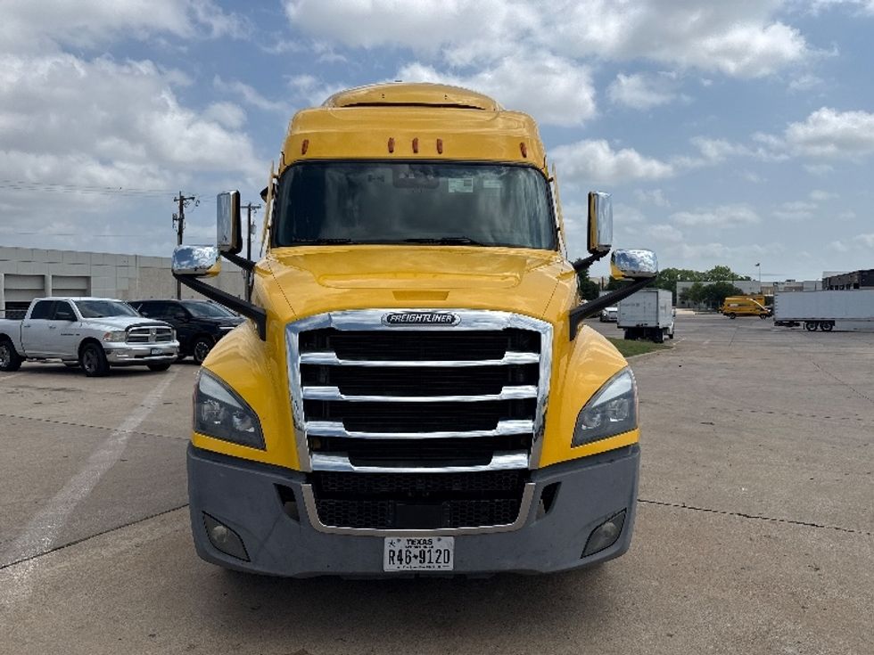Sleeper Tractor-Heavy Duty Tractors-Freightliner-2020-T12664ST-Grand Prairie-TX-640,244\n\t\tmiles-$ 45,500 - Image 2