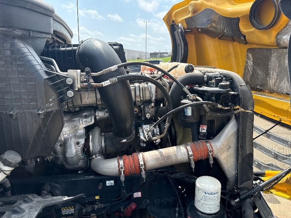 Sleeper Tractor-Heavy Duty Tractors-Freightliner-2020-T12664ST-Grand Prairie-TX-640,244\n\t\tmiles-$ 45,500 - Image 20