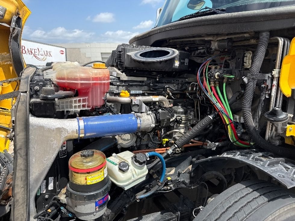 Sleeper Tractor-Heavy Duty Tractors-Freightliner-2020-T12664ST-Grand Prairie-TX-640,244\n\t\tmiles-$ 45,500 - Image 21