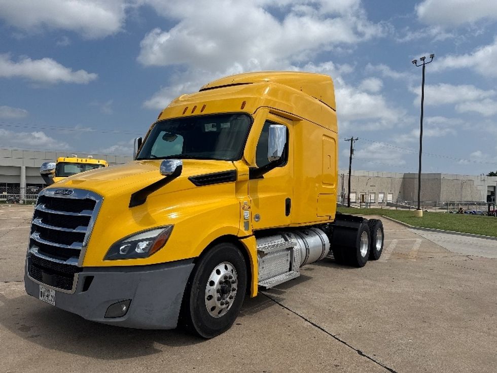 Sleeper Tractor-Heavy Duty Tractors-Freightliner-2020-T12664ST-Grand Prairie-TX-640,244\n\t\tmiles-$ 45,500 - Image 3