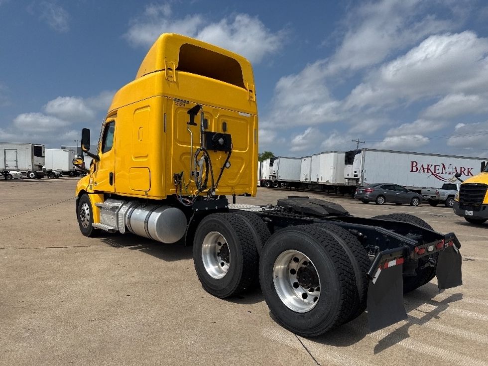 Sleeper Tractor-Heavy Duty Tractors-Freightliner-2020-T12664ST-Grand Prairie-TX-640,244\n\t\tmiles-$ 45,500 - Image 5