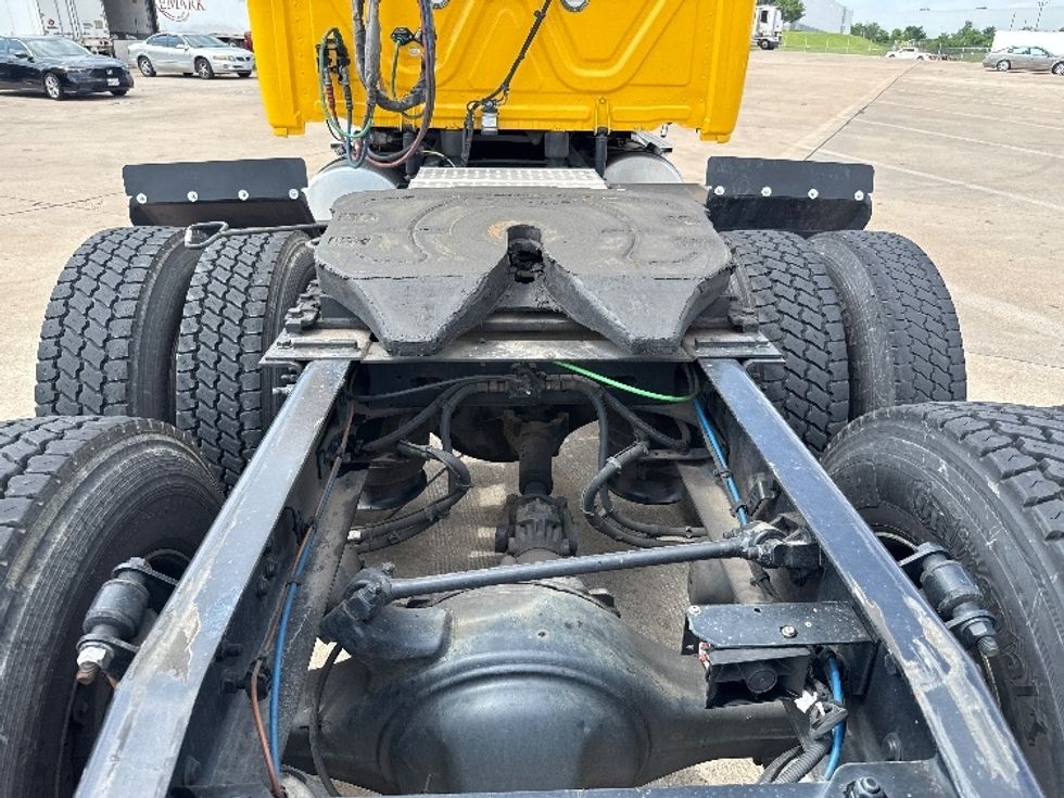 Sleeper Tractor-Heavy Duty Tractors-Freightliner-2020-T12664ST-Grand Prairie-TX-640,244\n\t\tmiles-$ 45,500 - Image 6