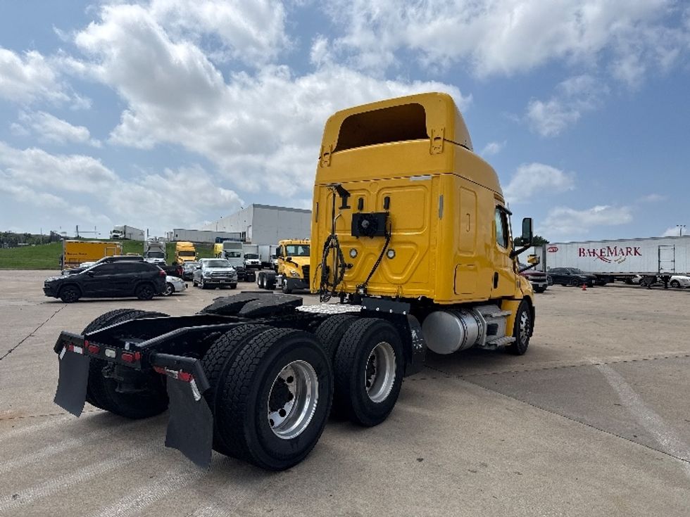 Sleeper Tractor-Heavy Duty Tractors-Freightliner-2020-T12664ST-Grand Prairie-TX-640,244\n\t\tmiles-$ 45,500 - Image 7