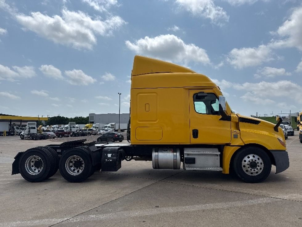 Sleeper Tractor-Heavy Duty Tractors-Freightliner-2020-T12664ST-Grand Prairie-TX-640,244\n\t\tmiles-$ 45,500 - Image 8