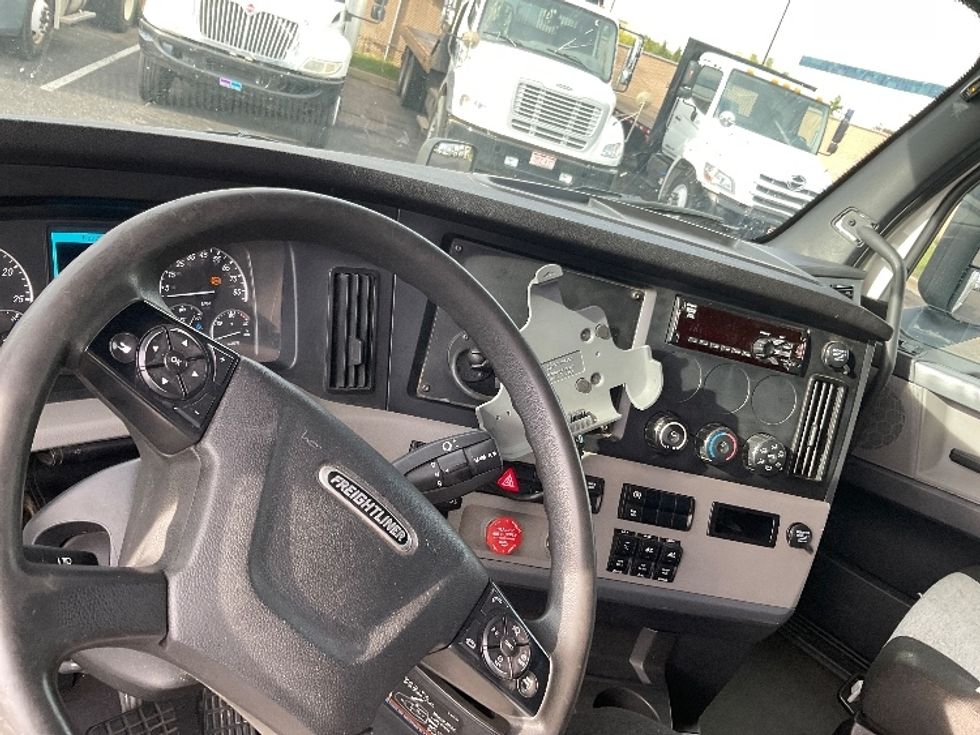 Sleeper Tractor-Heavy Duty Tractors-Freightliner-2020-T12664ST-Greeley-CO-381,884\n\t\tmiles-$ 76,250 - Image 11