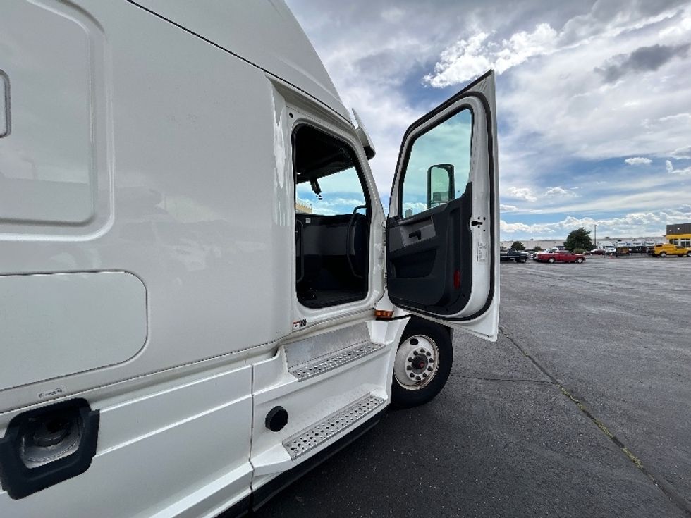 Sleeper Tractor-Heavy Duty Tractors-Freightliner-2020-T12664ST-Greeley-CO-381,884\n\t\tmiles-$ 76,250 - Image 13