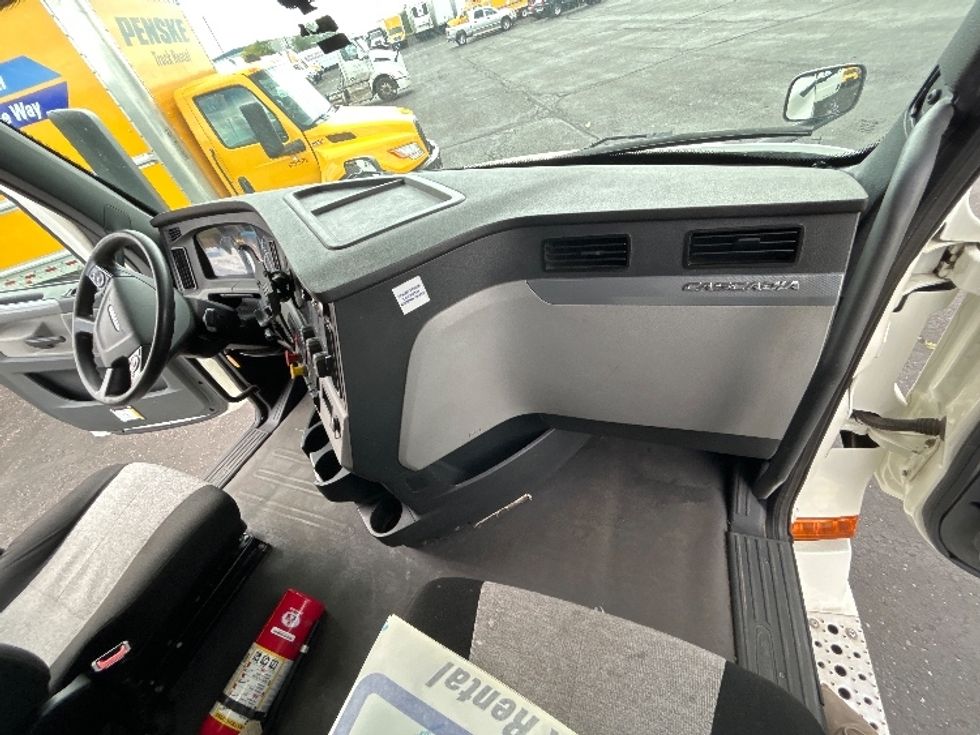 Sleeper Tractor-Heavy Duty Tractors-Freightliner-2020-T12664ST-Greeley-CO-381,884\n\t\tmiles-$ 76,250 - Image 14