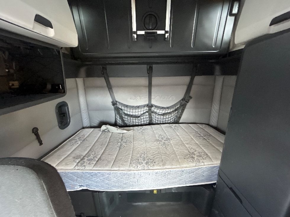 Sleeper Tractor-Heavy Duty Tractors-Freightliner-2020-T12664ST-Greeley-CO-381,884\n\t\tmiles-$ 76,250 - Image 16